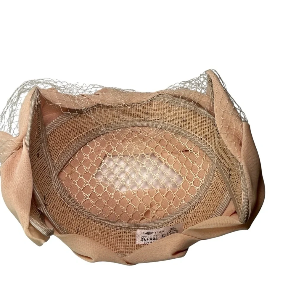 Pillbox Hat with Netting Vintage Beige Light Pink Retro Formal Headpiece Party - Picture 8 of 13